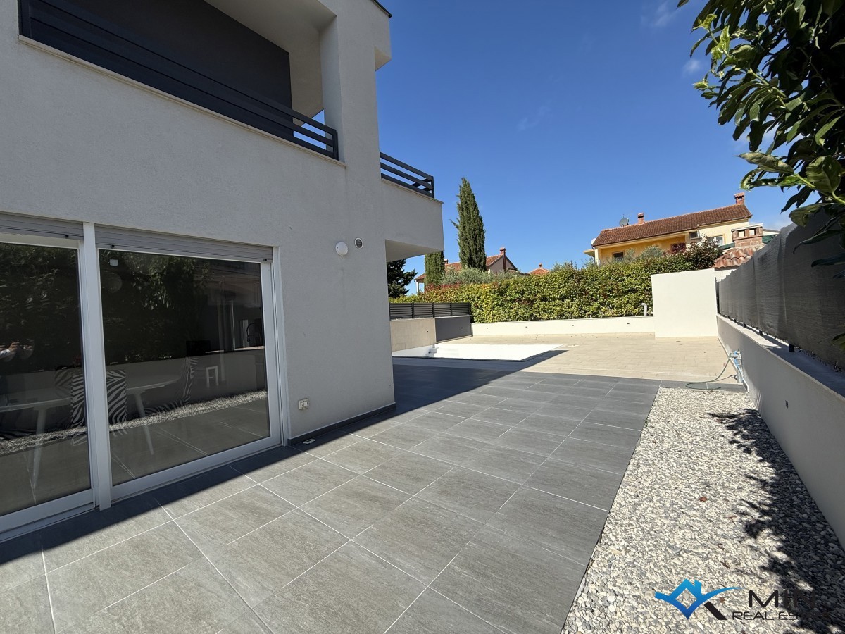 Casa bifamiliare con piscina a Cittanova