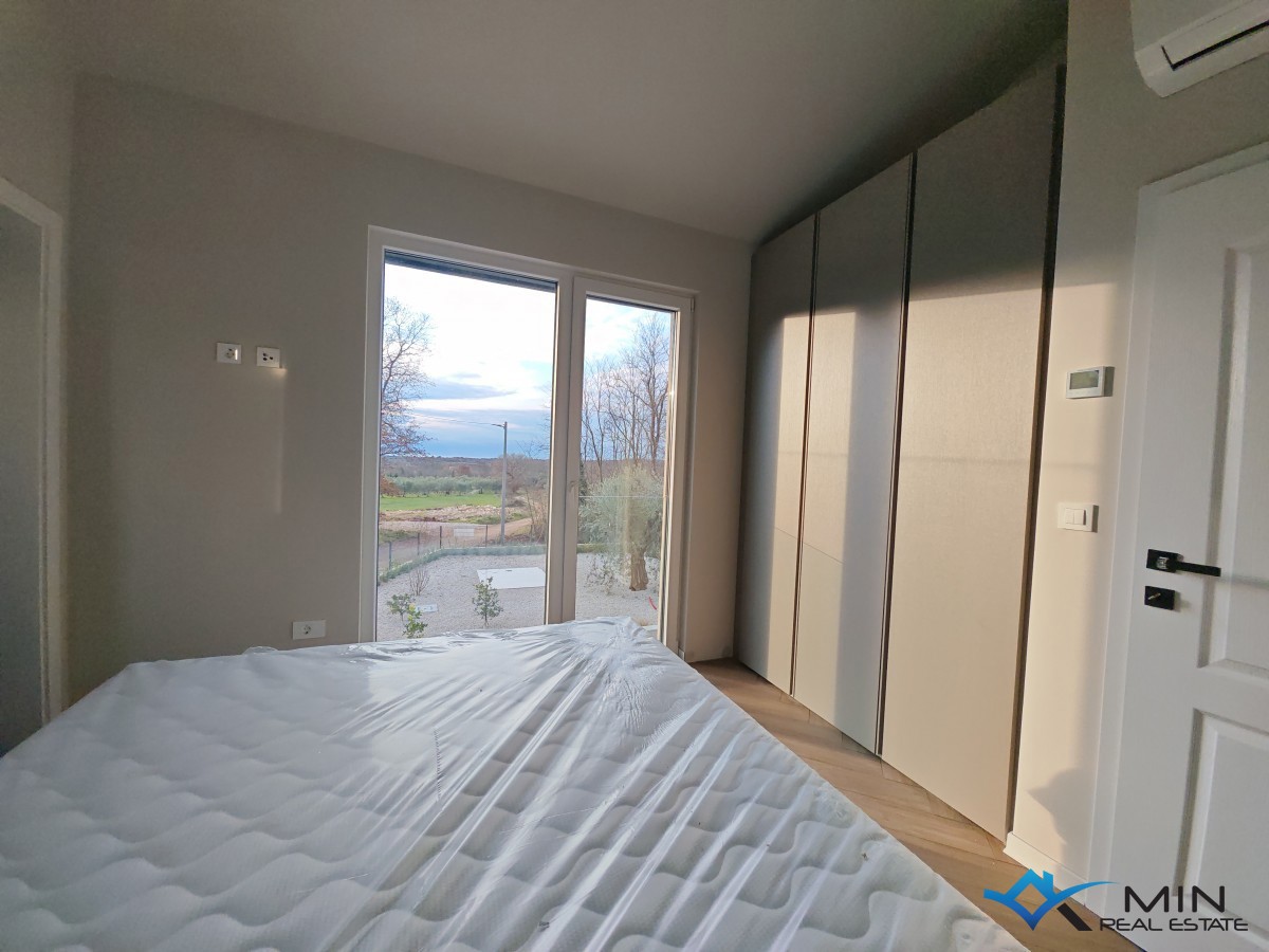 Casa bifamiliare con piscina vicino a Cittanova