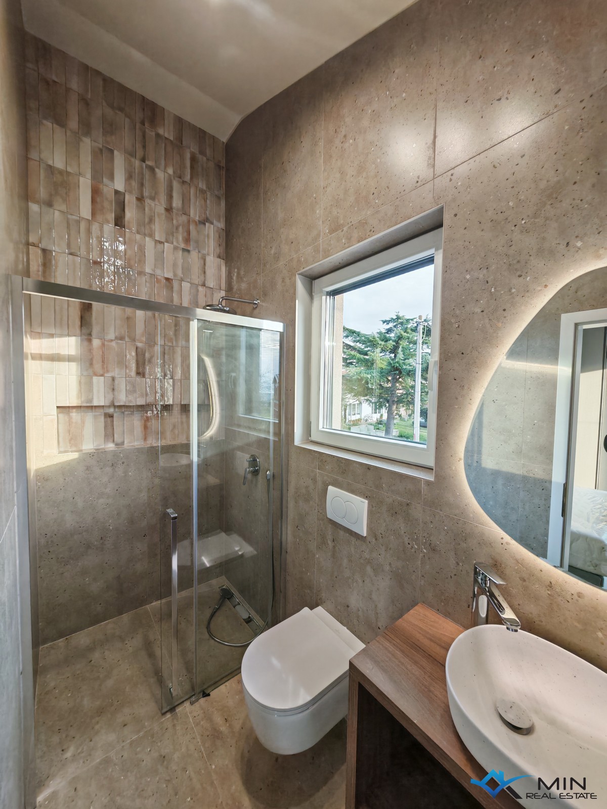 Casa bifamiliare con piscina vicino a Cittanova