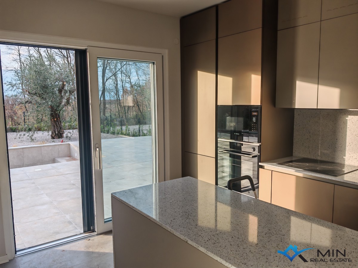 Casa bifamiliare con piscina vicino a Cittanova