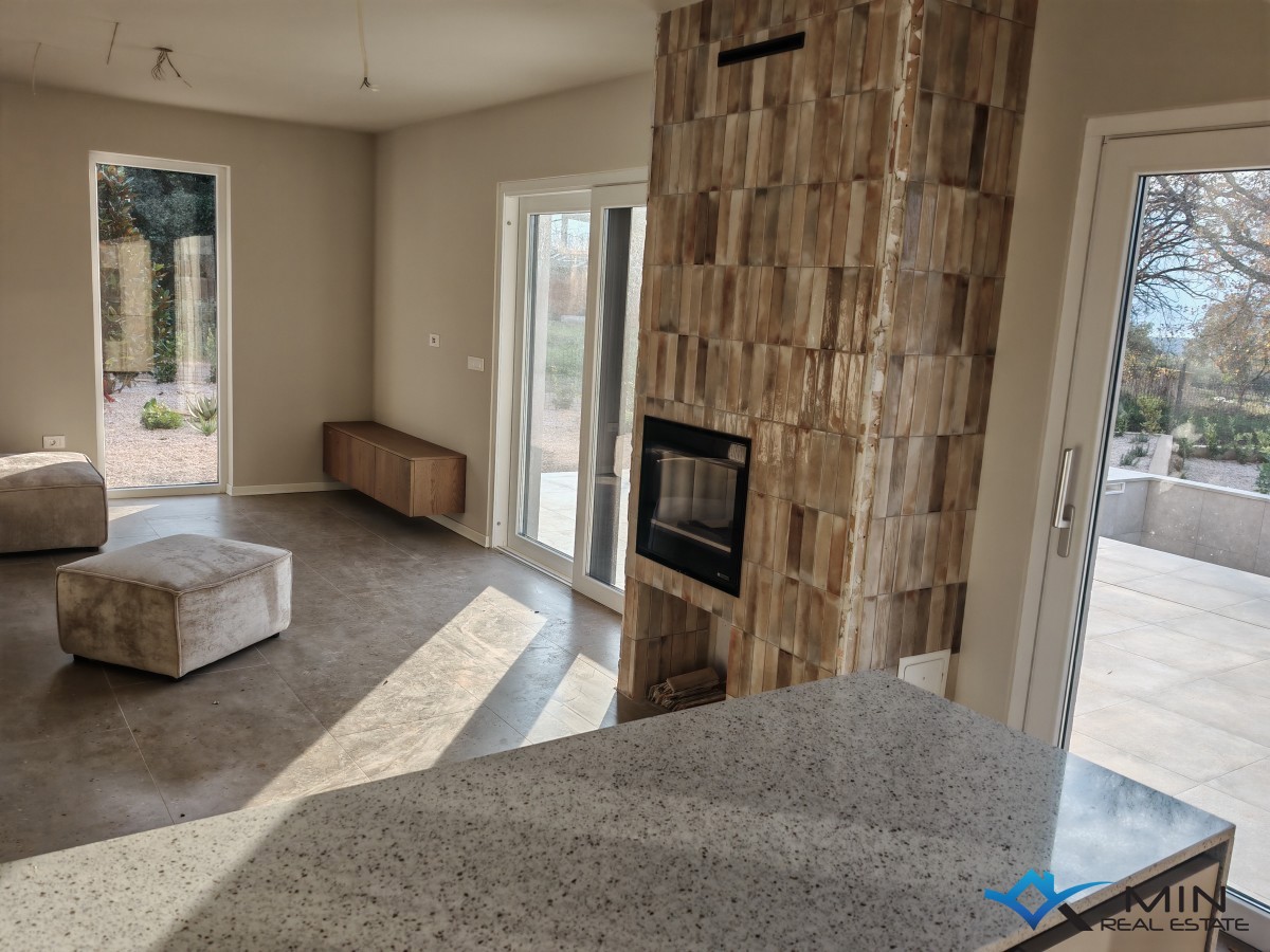 Casa bifamiliare con piscina vicino a Cittanova