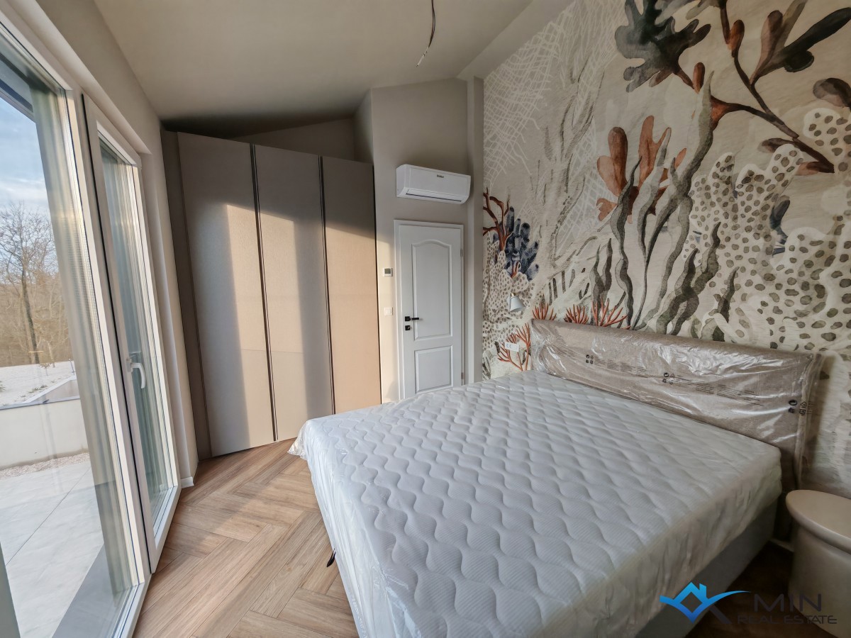 Casa bifamiliare con piscina vicino a Cittanova