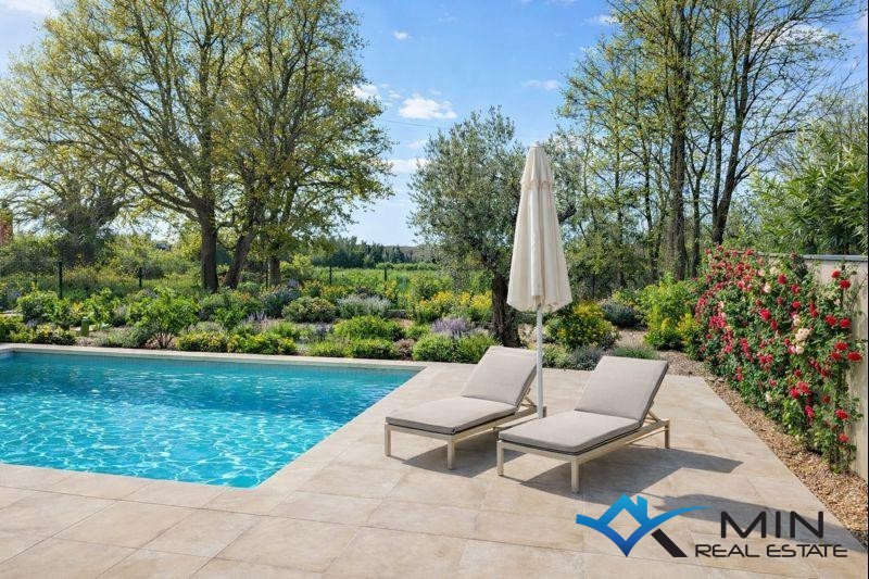 Casa bifamiliare con piscina vicino a Cittanova