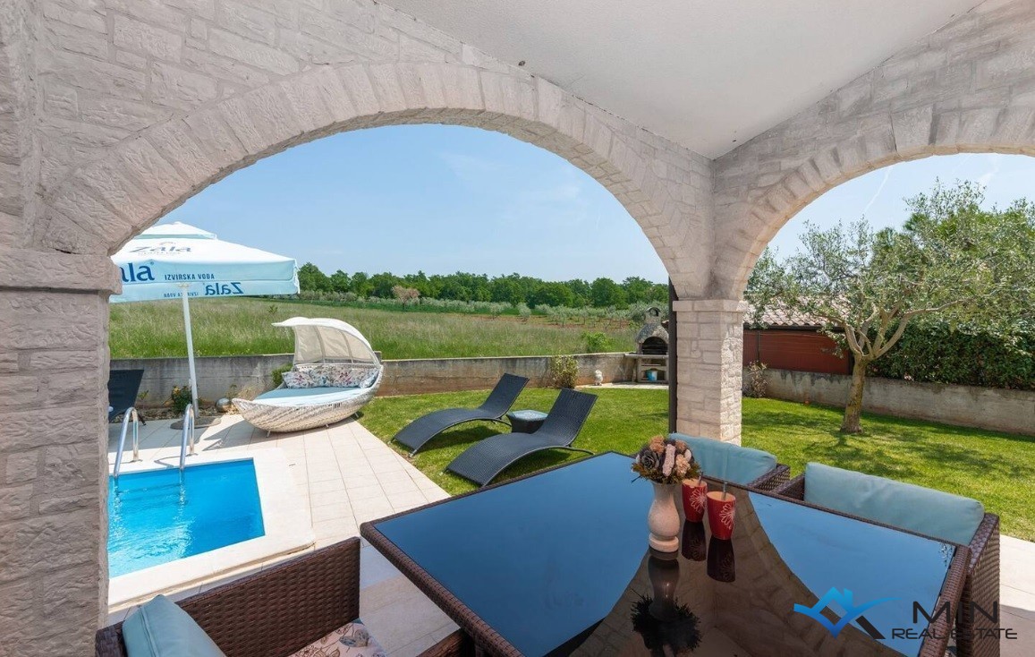 Affascinante casa con piscina vicino a Parenzo