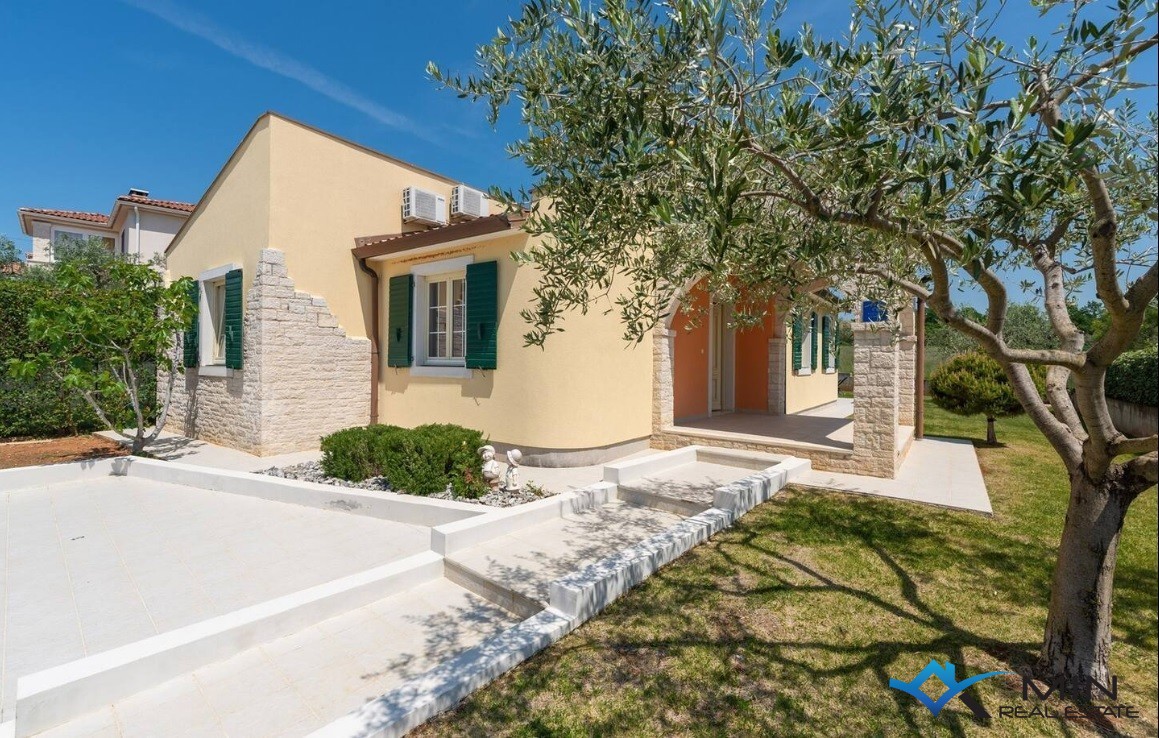 Affascinante casa con piscina vicino a Parenzo