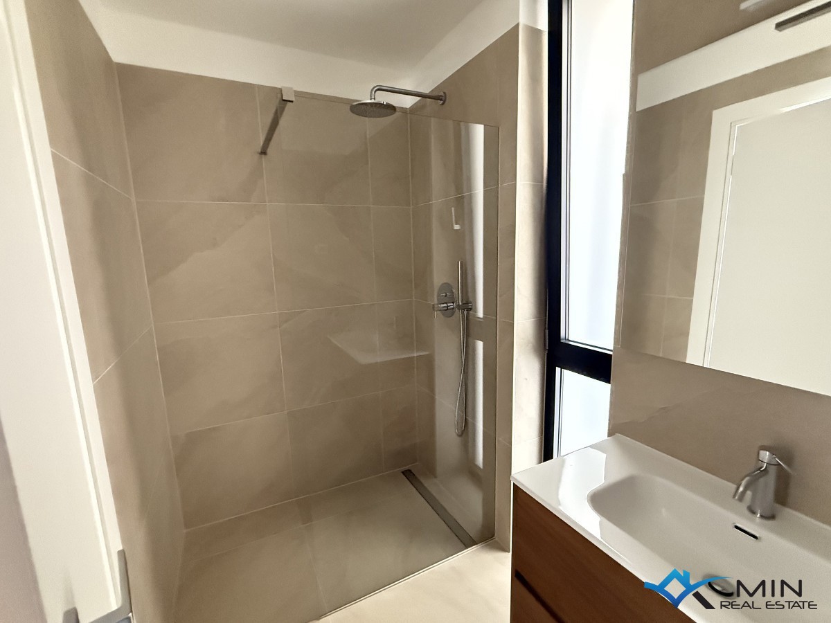 Lussuoso appartamento con vista mare a Cittanova ( bA2 )