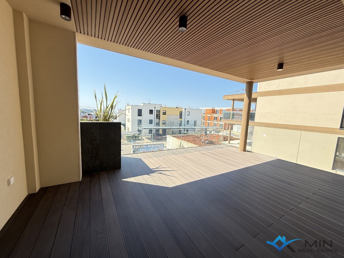 Lussuoso appartamento con vista mare a Cittanova ( bA2 )