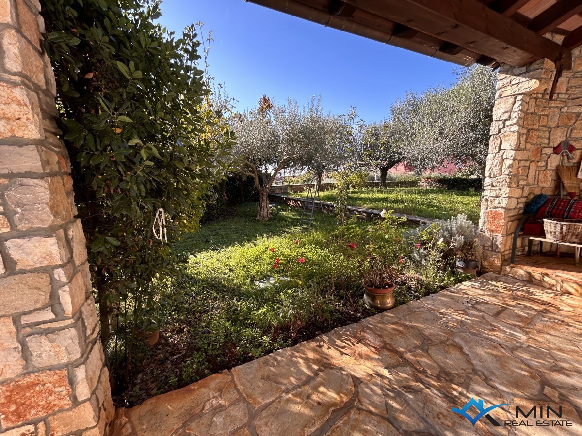 Affascinante casa con giardino vicino a Buie