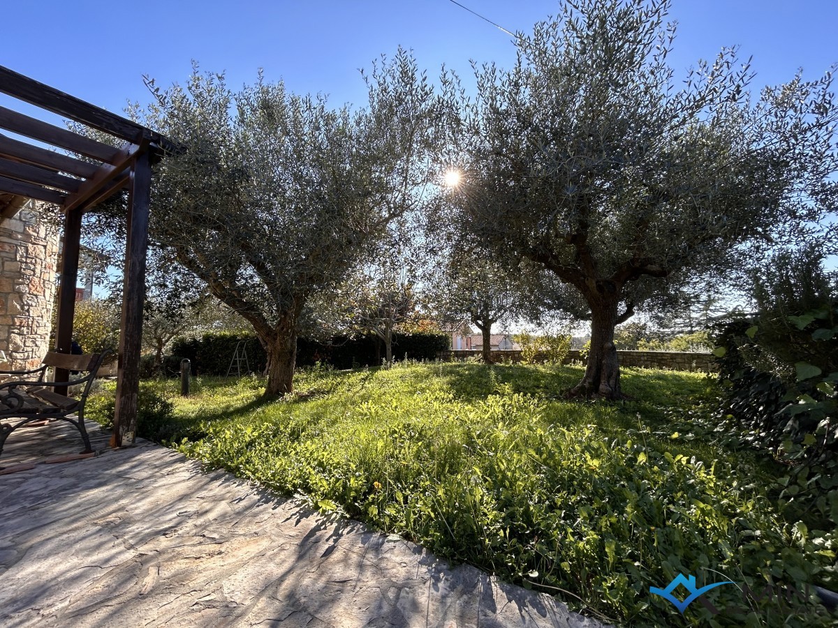 Affascinante casa con giardino vicino a Buie