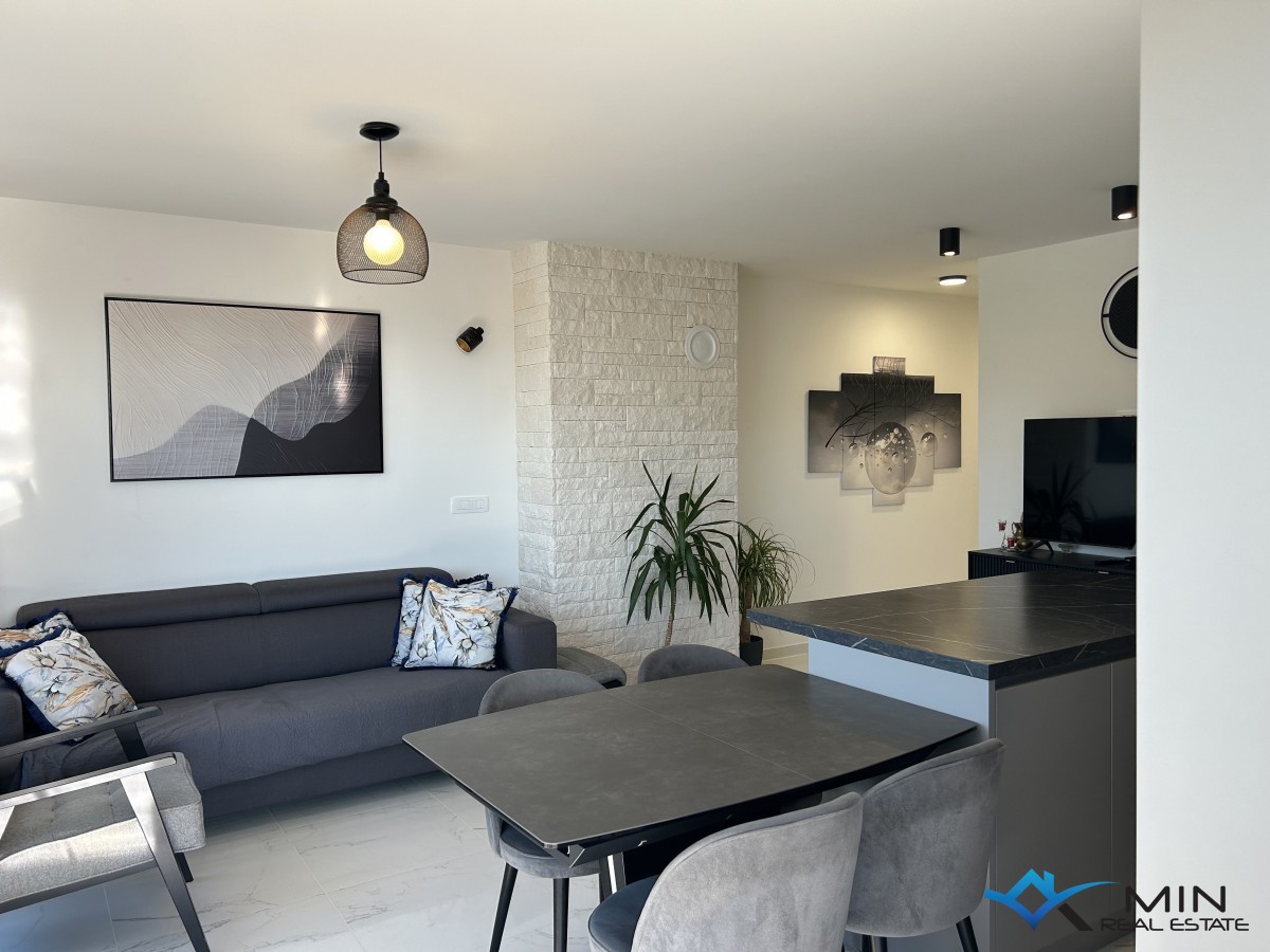 Appartamento con terrazza sul tetto e vista panoramica sul mare a Cittanova