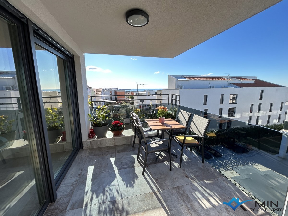 Appartamento con terrazza sul tetto e vista panoramica sul mare a Cittanova