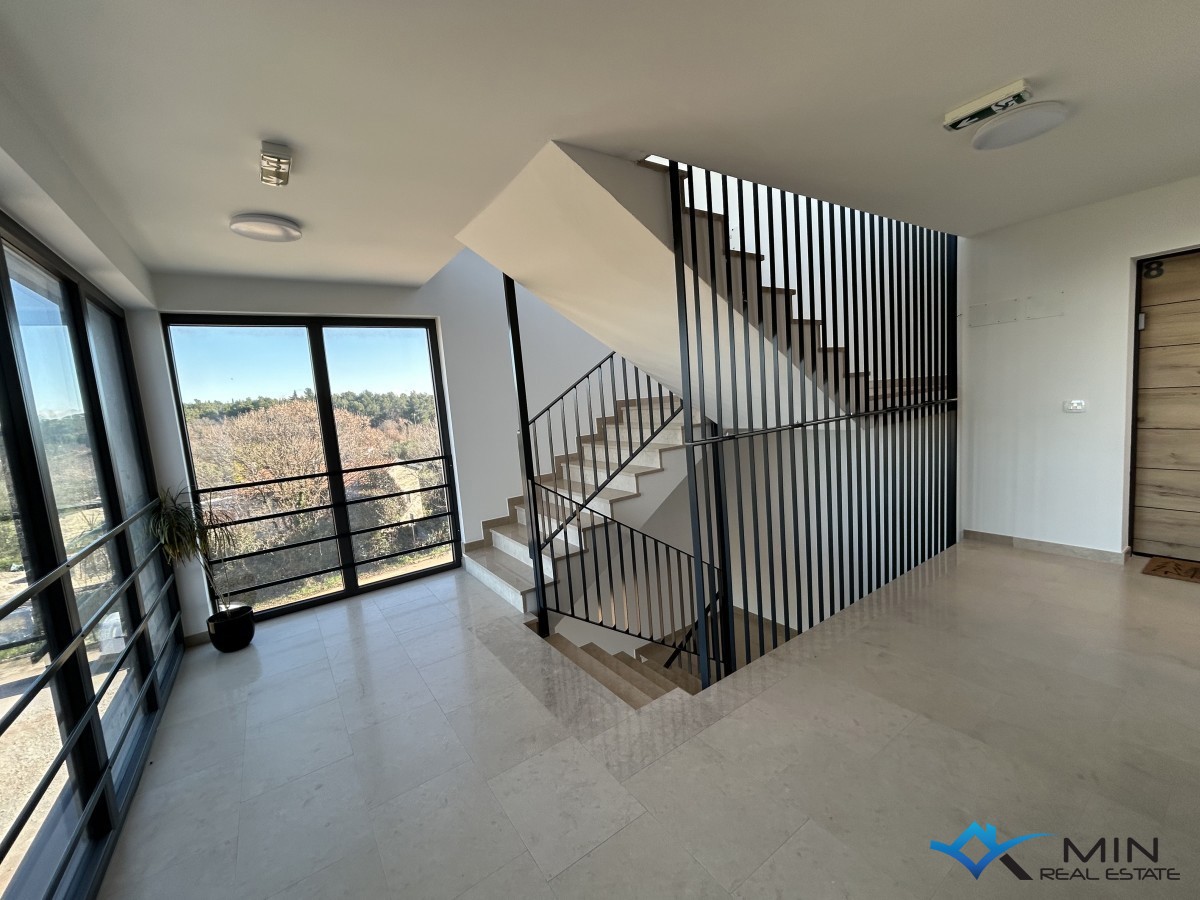 Appartamento con terrazza sul tetto e vista panoramica sul mare a Cittanova