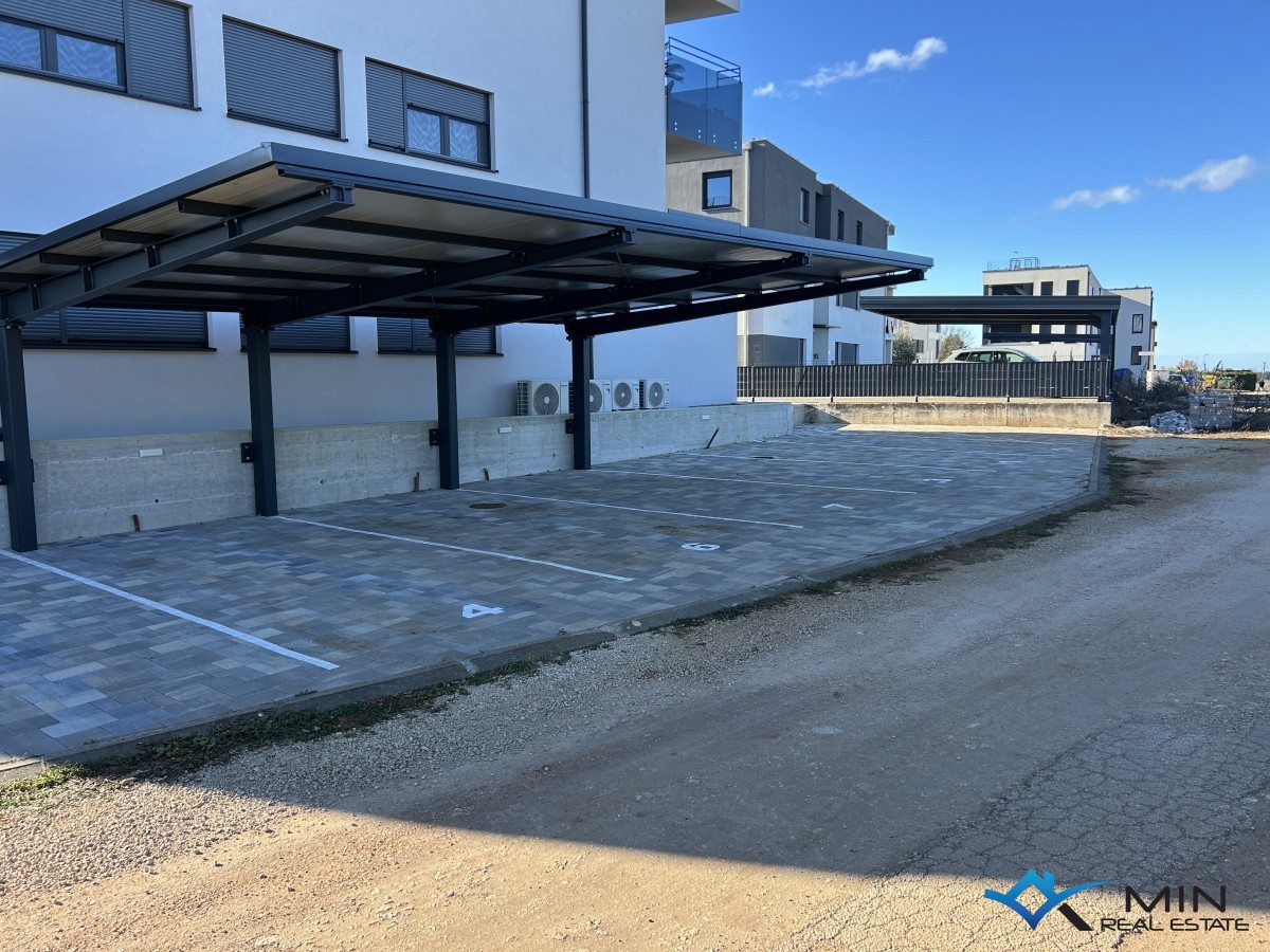 Appartamento con terrazza sul tetto e vista panoramica sul mare a Cittanova