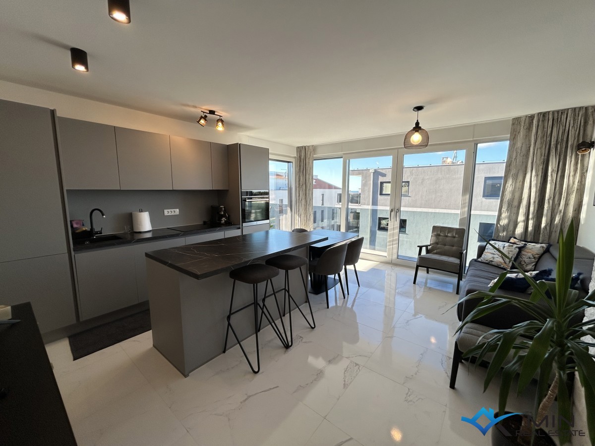 Appartamento con terrazza sul tetto e vista panoramica sul mare a Cittanova