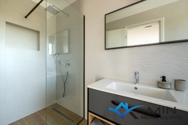 Villa indipendente con piscina vicino a Pola