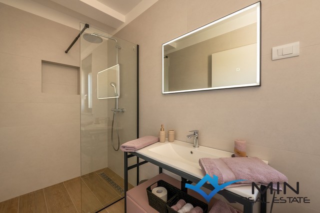 Villa indipendente con piscina vicino a Pola