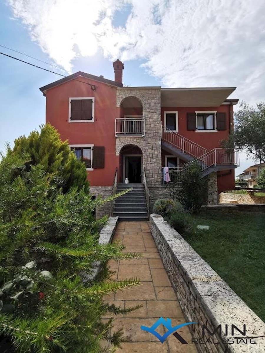 Casa con 2 appartamenti vicino a Cittanova