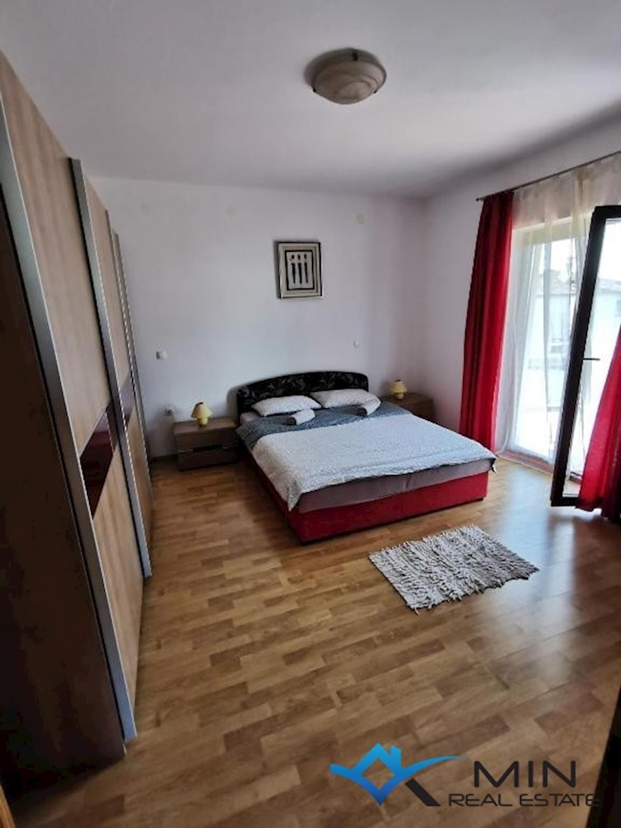 Casa con 2 appartamenti vicino a Cittanova