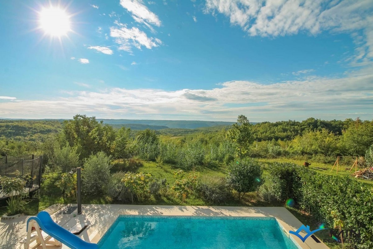 Casa con piscina e vista mare - Verteneglio