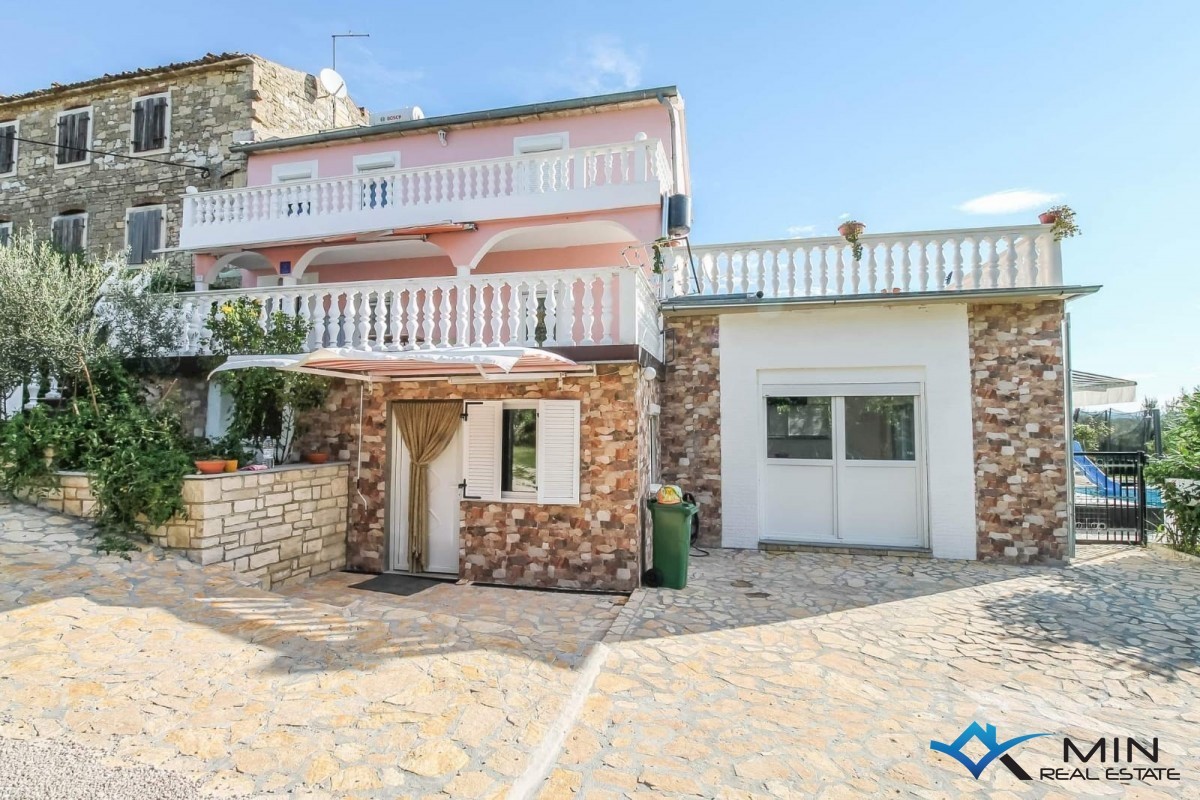 Casa con piscina e vista mare - Verteneglio