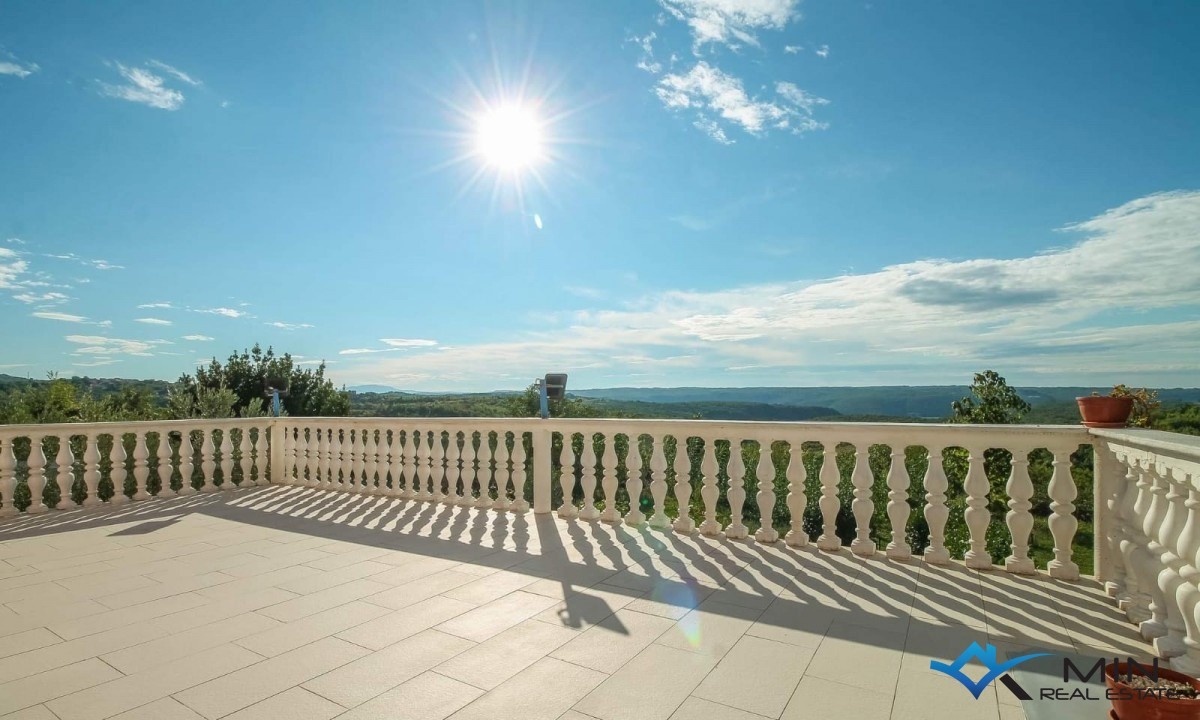 Casa con piscina e vista mare - Verteneglio