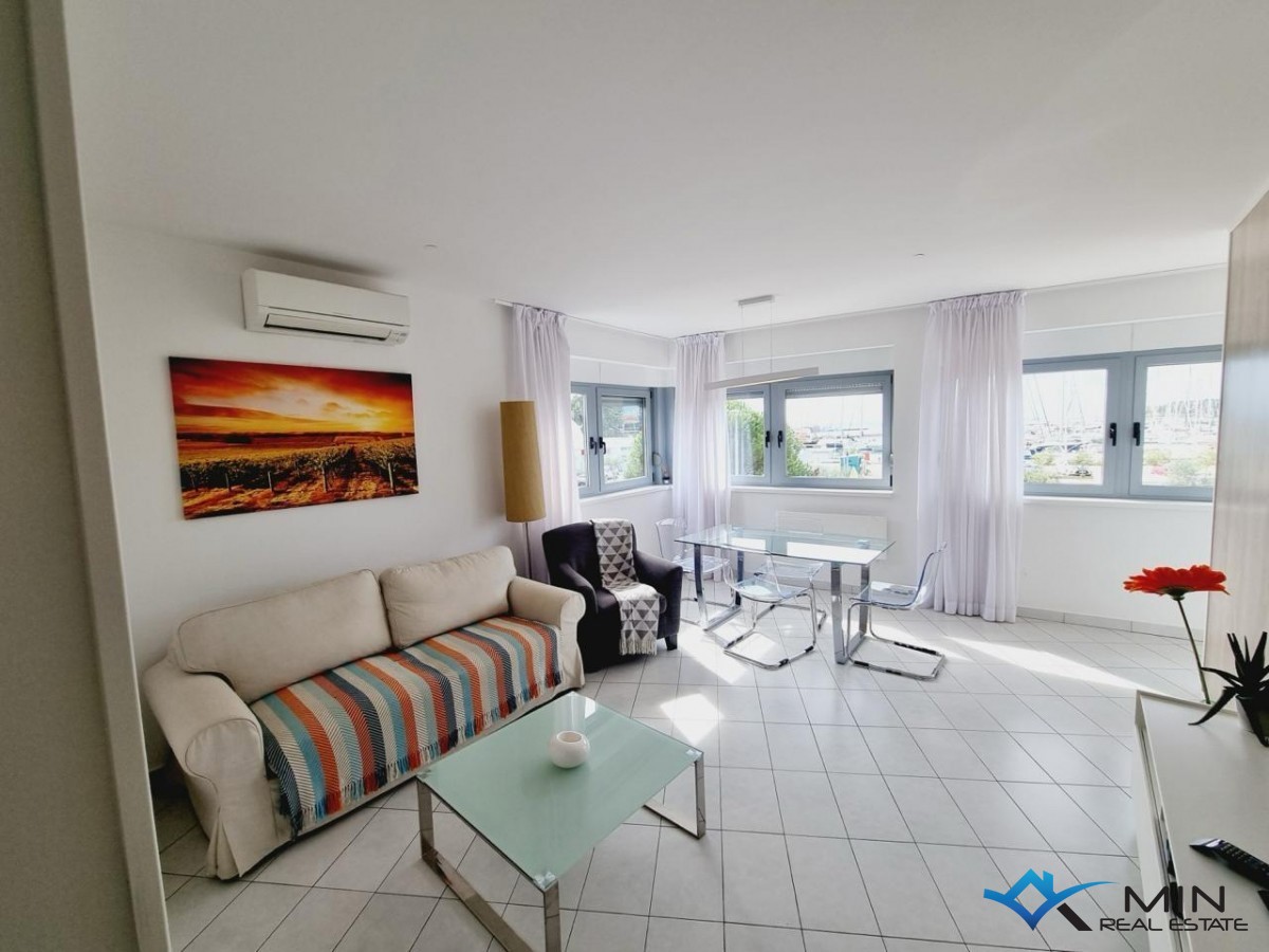 Appartamento con bellissima vista sul mare e sul porto turistico - Cittanova