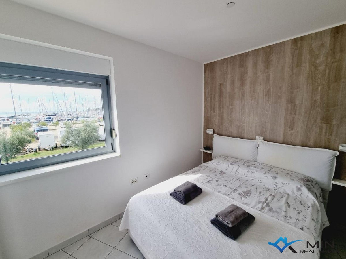 Appartamento con bellissima vista sul mare e sul porto turistico - Cittanova