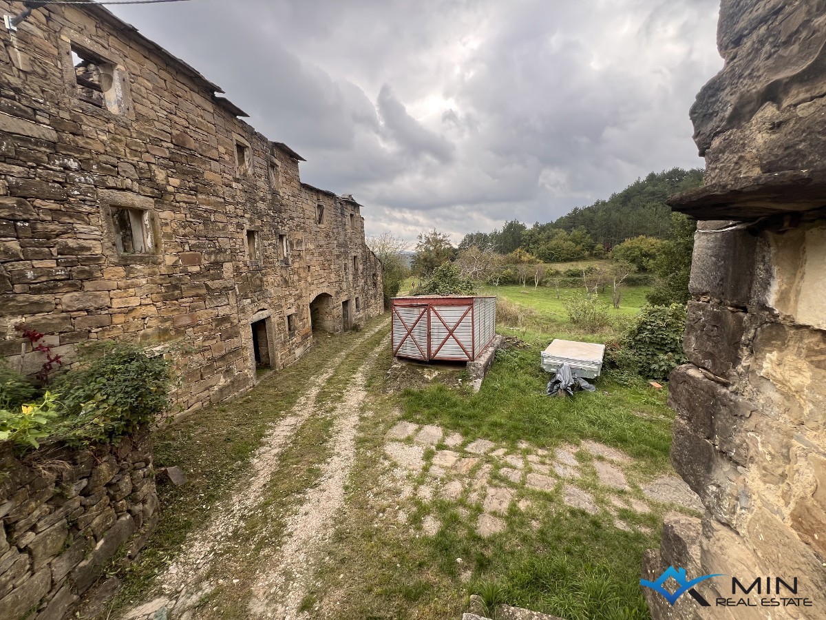 Casa istriana in pietra da ristrutturare vicino a Pinguente