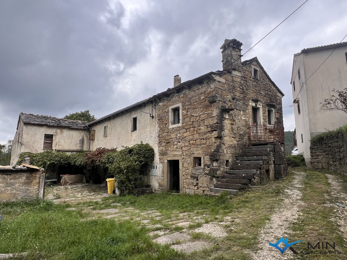 Casa istriana in pietra da ristrutturare vicino a Pinguente