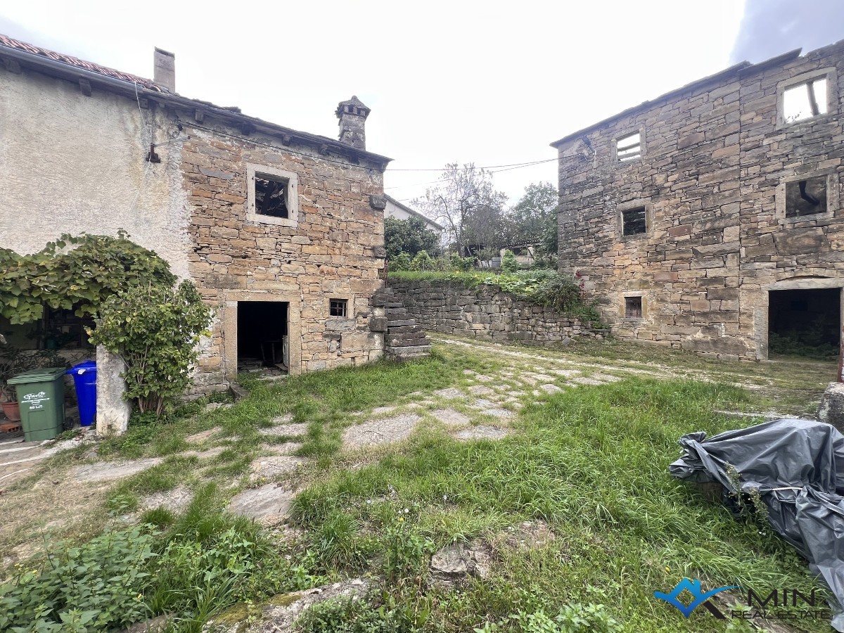 Casa istriana in pietra da ristrutturare vicino a Pinguente