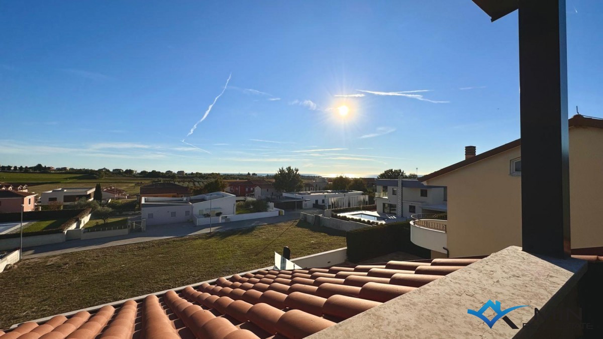 Bella casa con piscina e vista mare - Cittanova