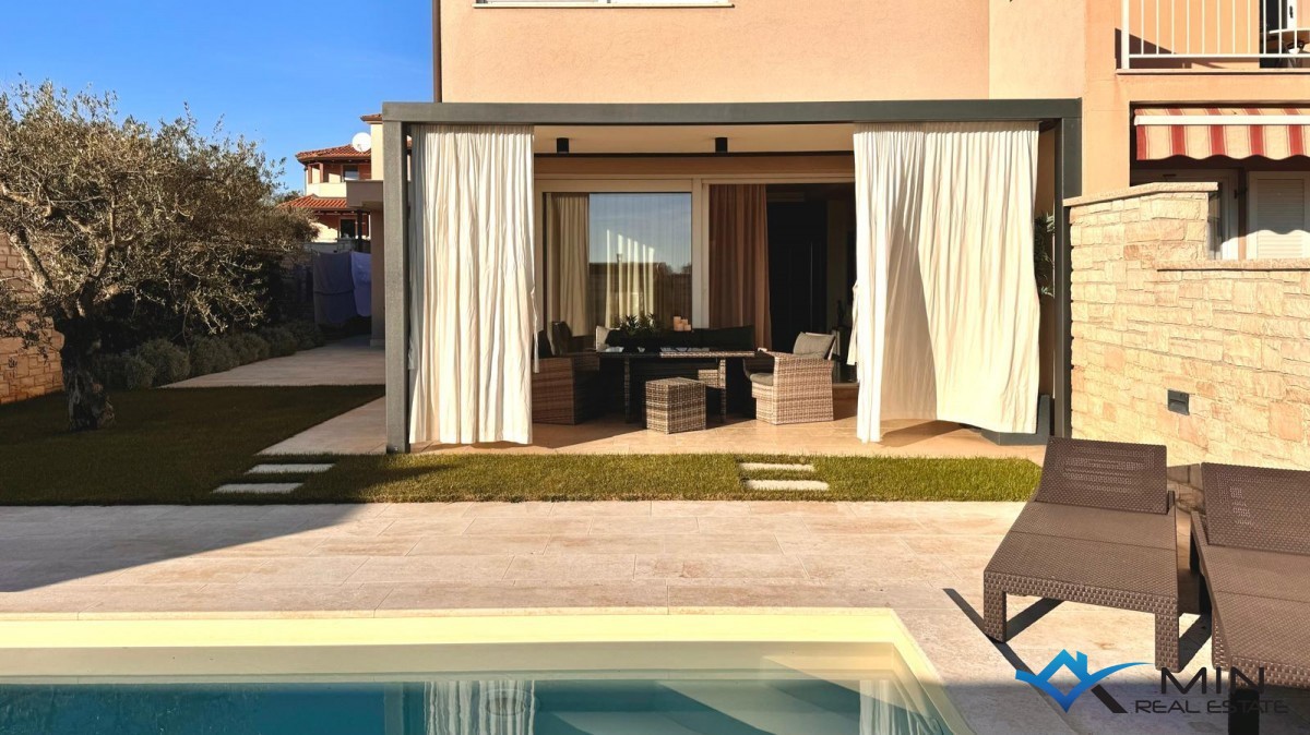 Bella casa con piscina e vista mare - Cittanova