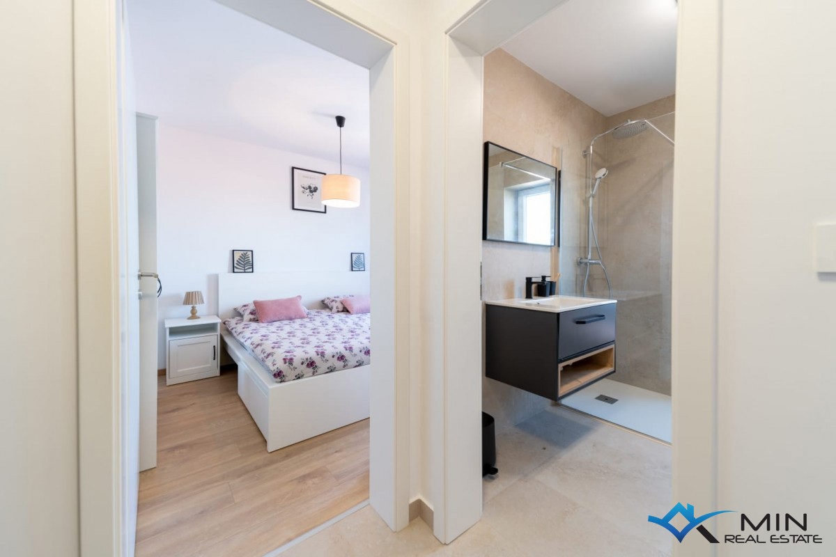Appartamento con vista mare in ottima posizione a Cittanova