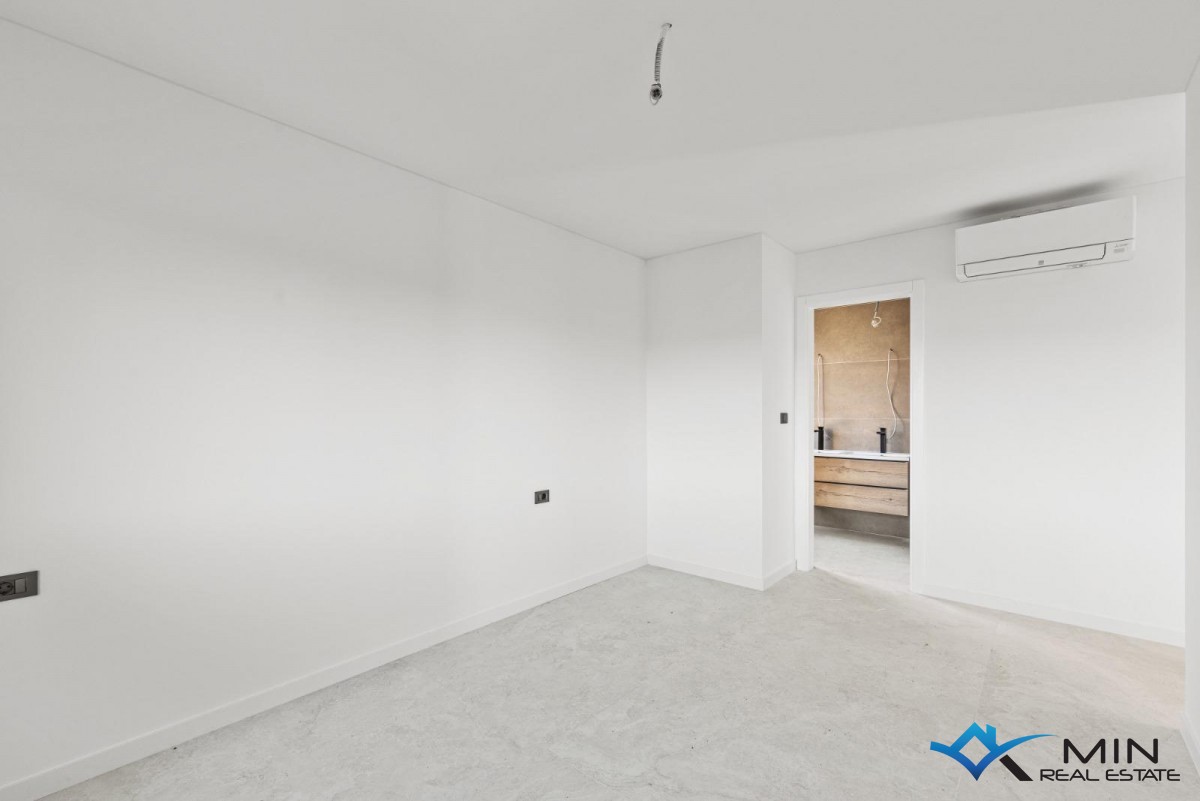 Grazioso attico con terrazza sul tetto nelle vicinanze di Parenzo