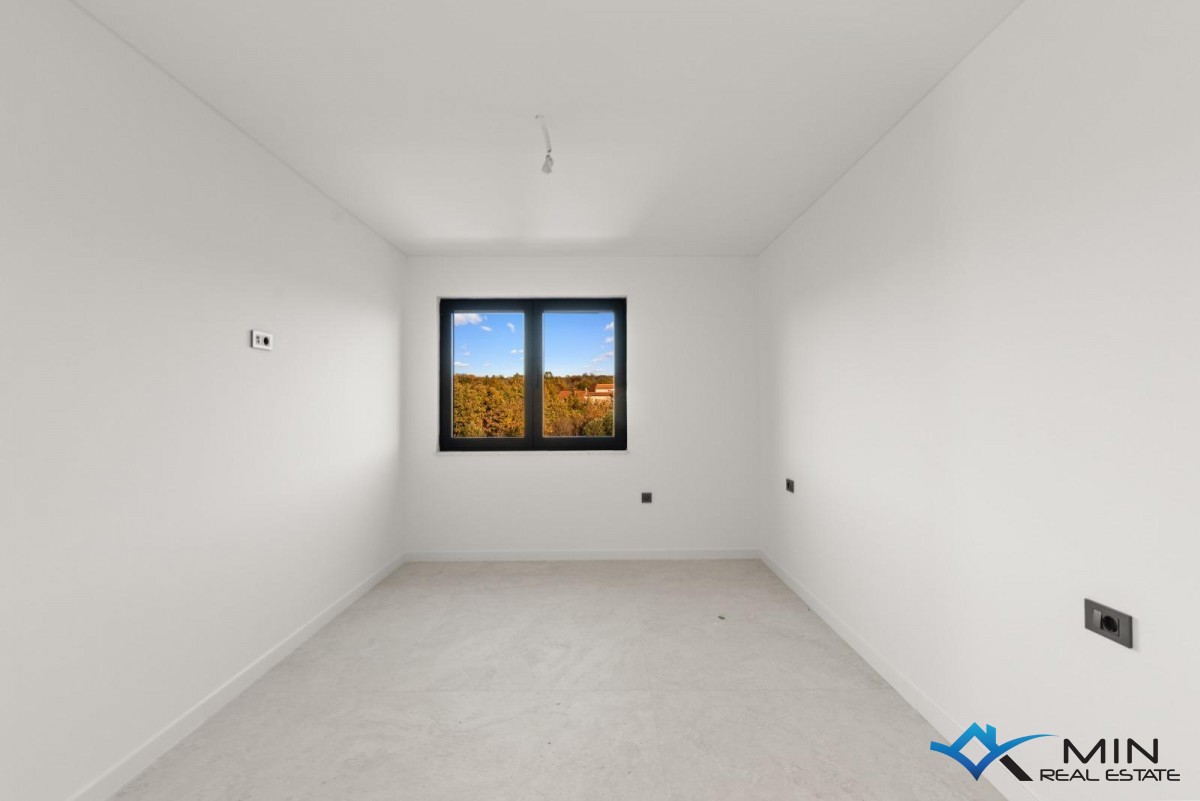 Grazioso attico con terrazza sul tetto nelle vicinanze di Parenzo