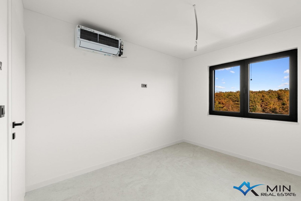 Grazioso attico con terrazza sul tetto nelle vicinanze di Parenzo