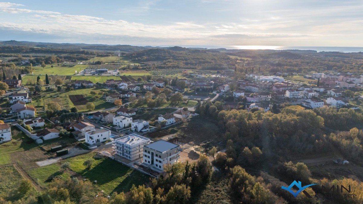 Grazioso attico con terrazza sul tetto nelle vicinanze di Parenzo