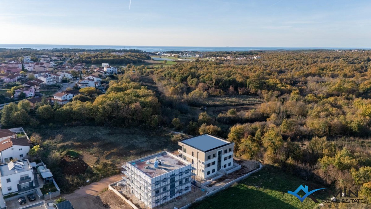 Grazioso attico con terrazza sul tetto nelle vicinanze di Parenzo