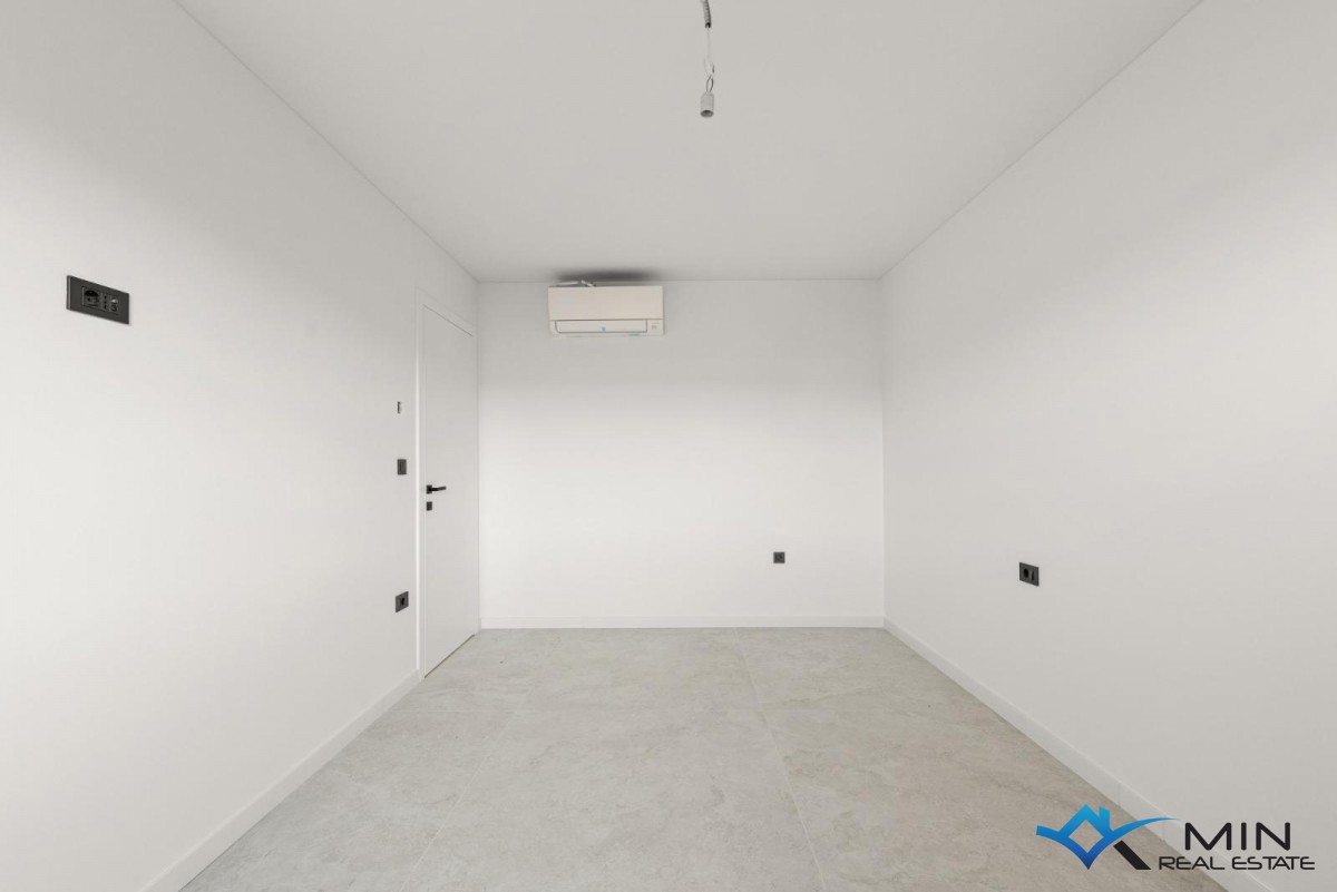 Grazioso attico con terrazza sul tetto nelle vicinanze di Parenzo