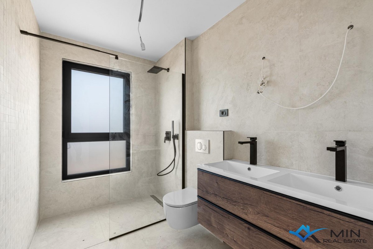 Grazioso attico con terrazza sul tetto nelle vicinanze di Parenzo