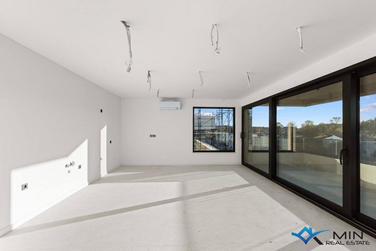 Grazioso attico con terrazza sul tetto nelle vicinanze di Parenzo