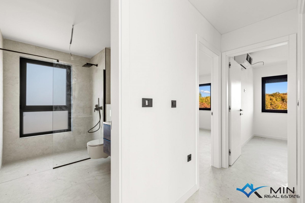 Grazioso attico con terrazza sul tetto nelle vicinanze di Parenzo