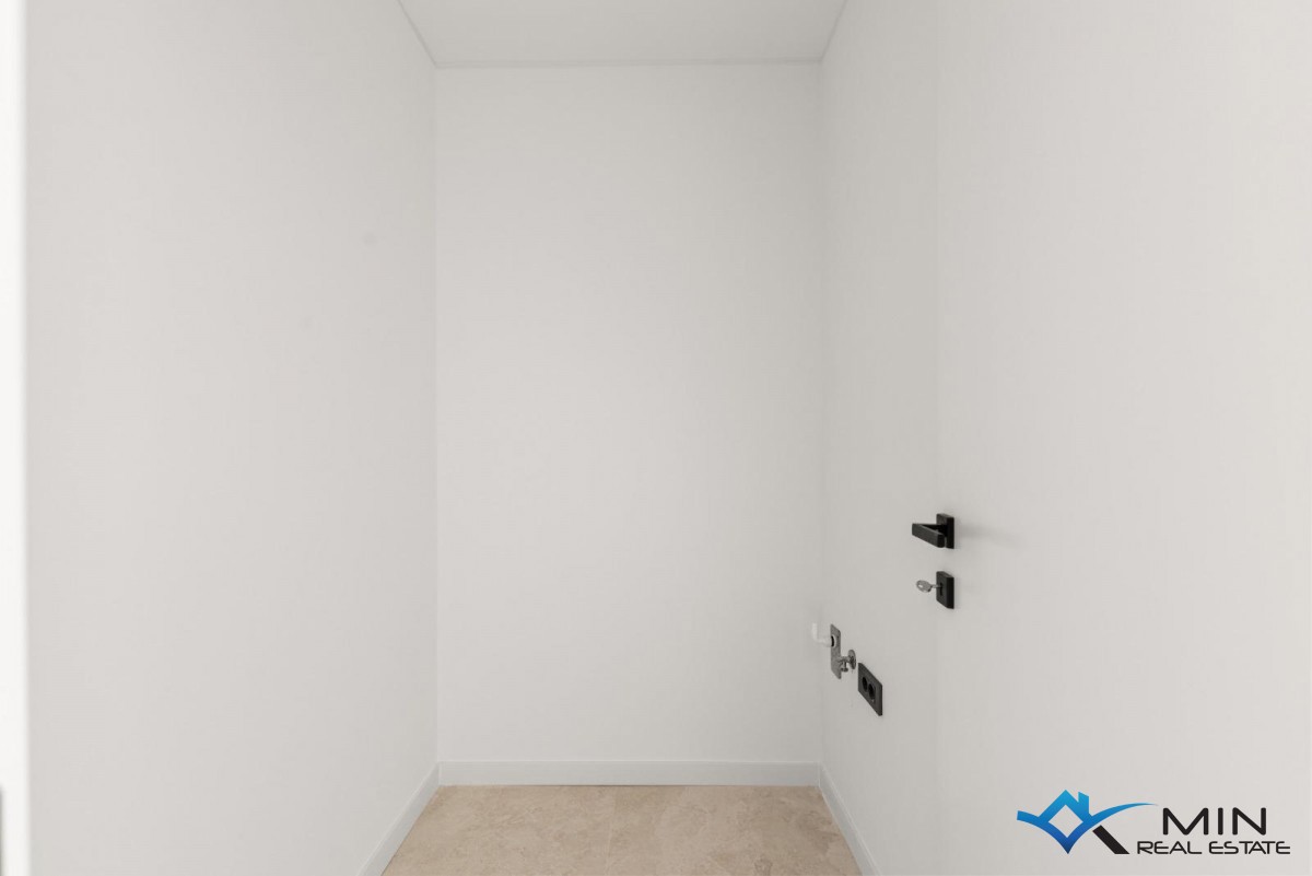 Grazioso attico con terrazza sul tetto nelle vicinanze di Parenzo