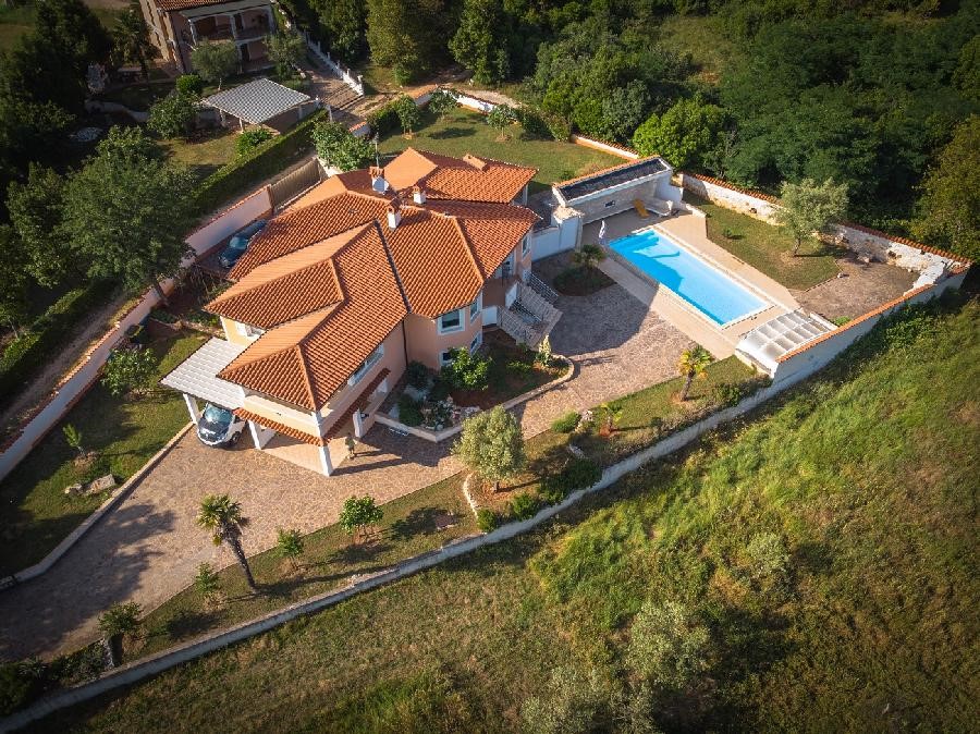 Casa con Piscina e Giardino - Umago