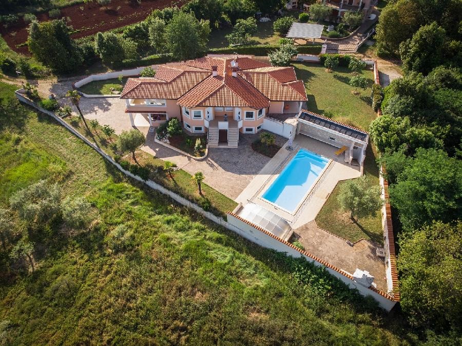 Casa con Piscina e Giardino - Umago