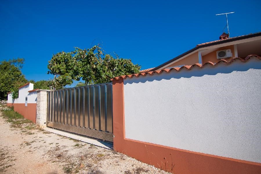 Casa con Piscina e Giardino - Umago