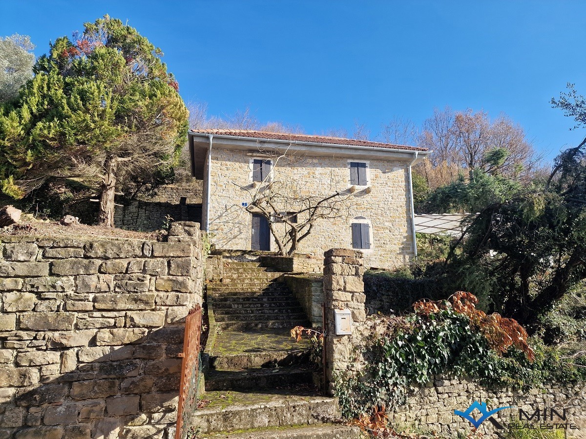 Casa indipendente in pietra a Grisignana