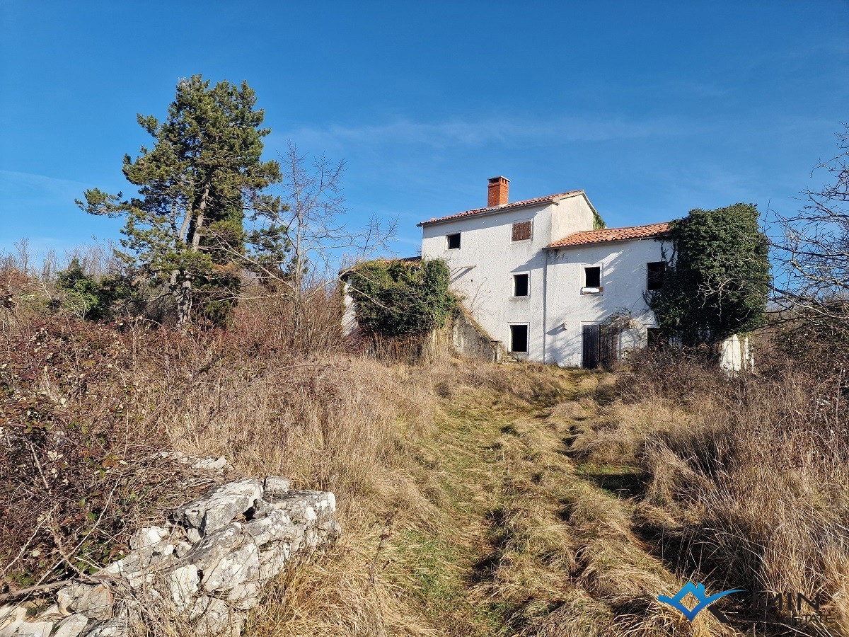 Casa in pietra istriana con ampio terreno a Portole
