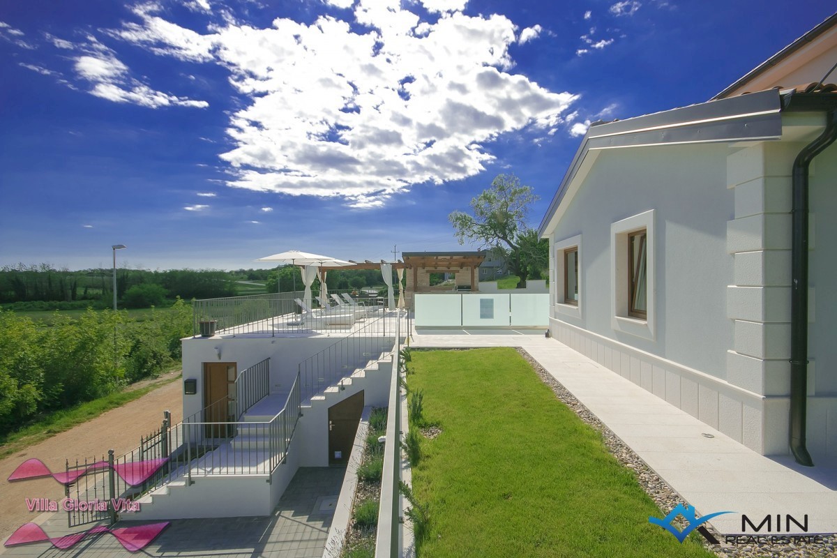 Casa con piscina e jacuzzi a Verteneglio