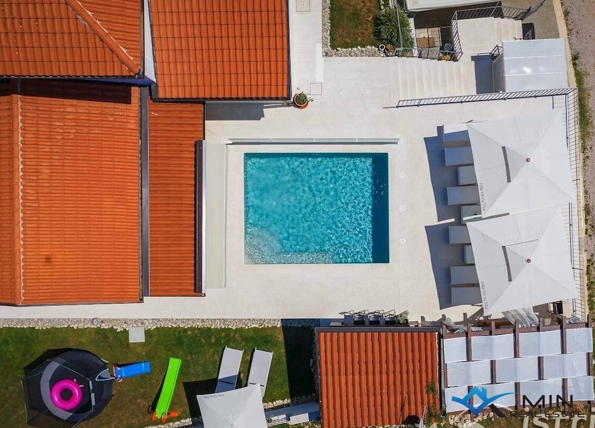 Casa con piscina e jacuzzi a Verteneglio